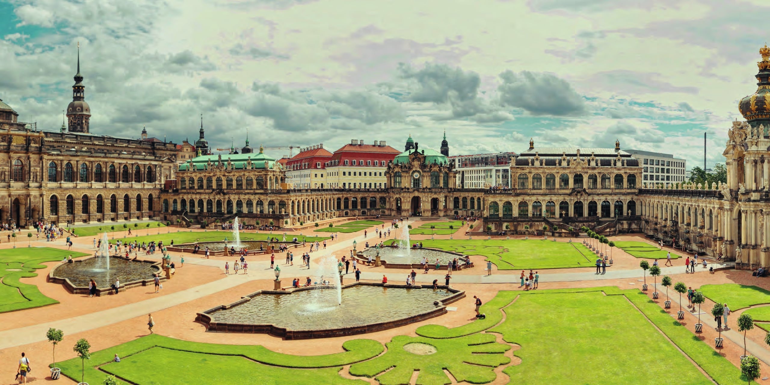 Dresden — Zwinger-Panorama und Elbufer-Skyline, das kulturelle Umfeld der Heinrichhöfe