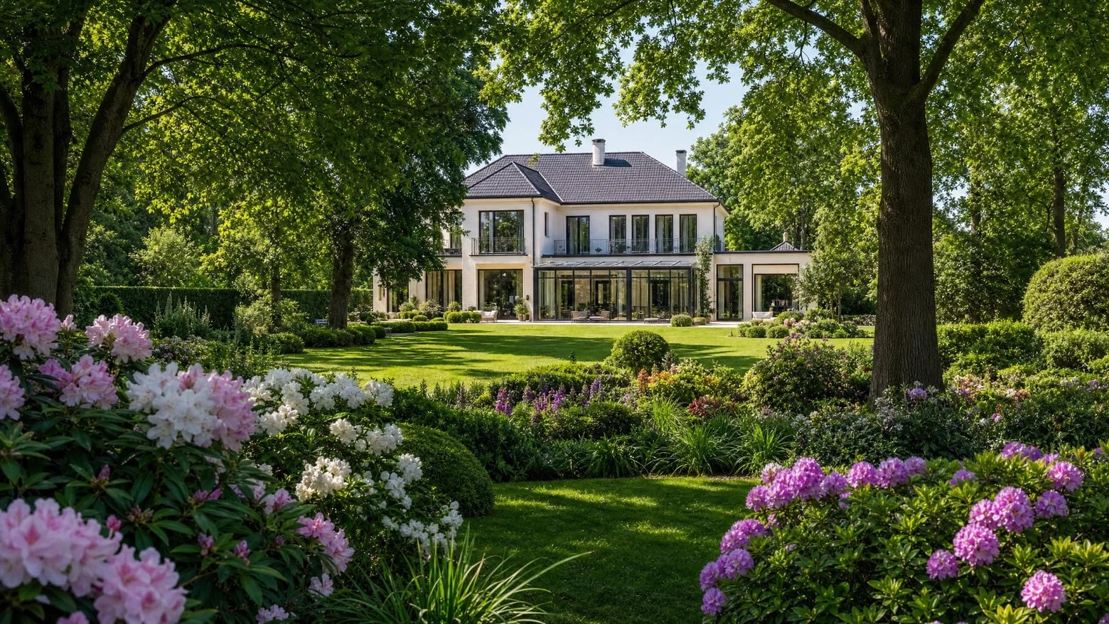 Wohltorf — Villa mit Garten und Rhododendren in Hamburgs grünstem Villenviertel am Sachsenwald